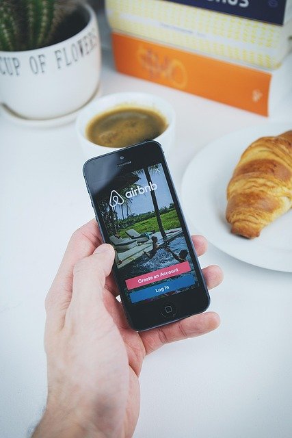 Airbnb Made Fortunes Before the IPO. Here’s Your Next Chance.