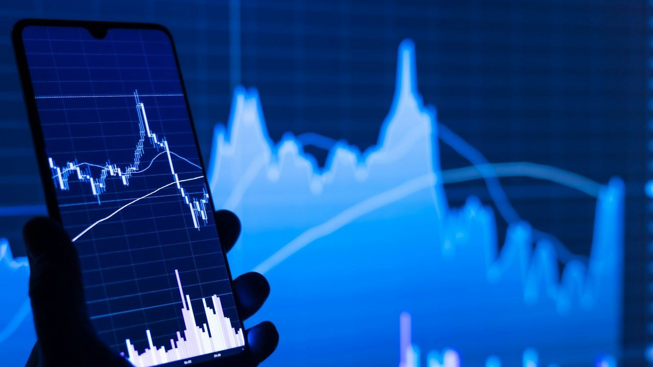 Alibaba Stock Rises Despite 38% Profit Plunge and Heavy AI Spending